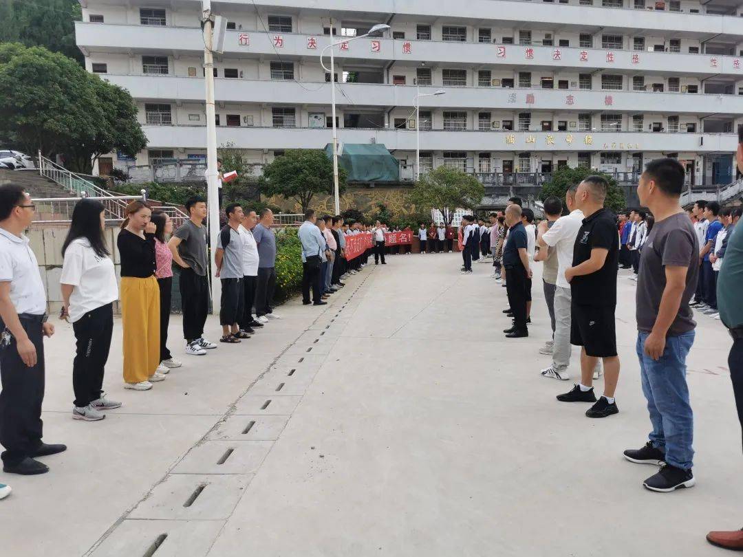 中考加油来源:麻江县各中学,青春麻江主编:李兰萍副主编:陈绍举编 辑
