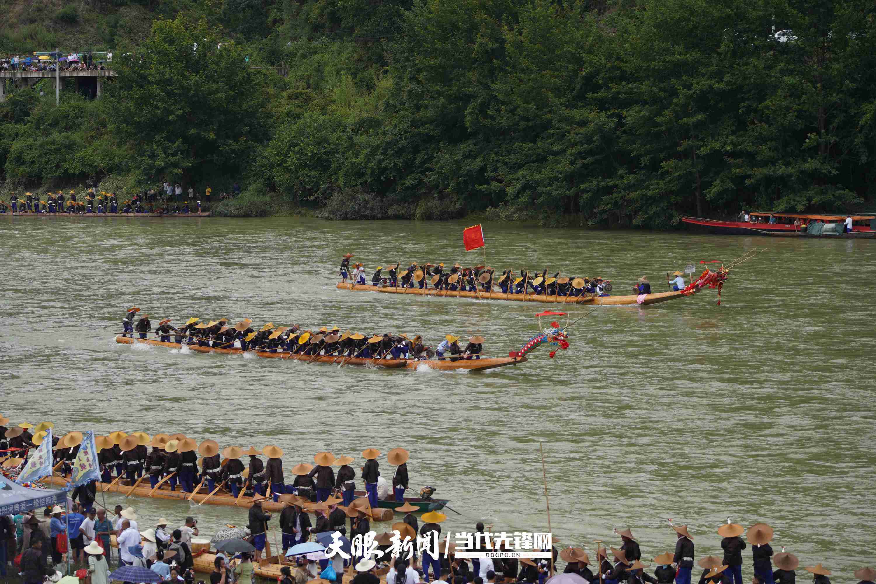 43只龙舟下水贵州台江苗族独木龙舟节今天开幕