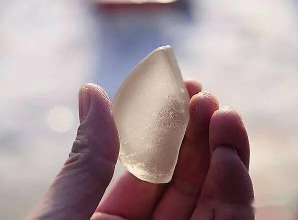 托帕石白色宝石光白水晶的区别