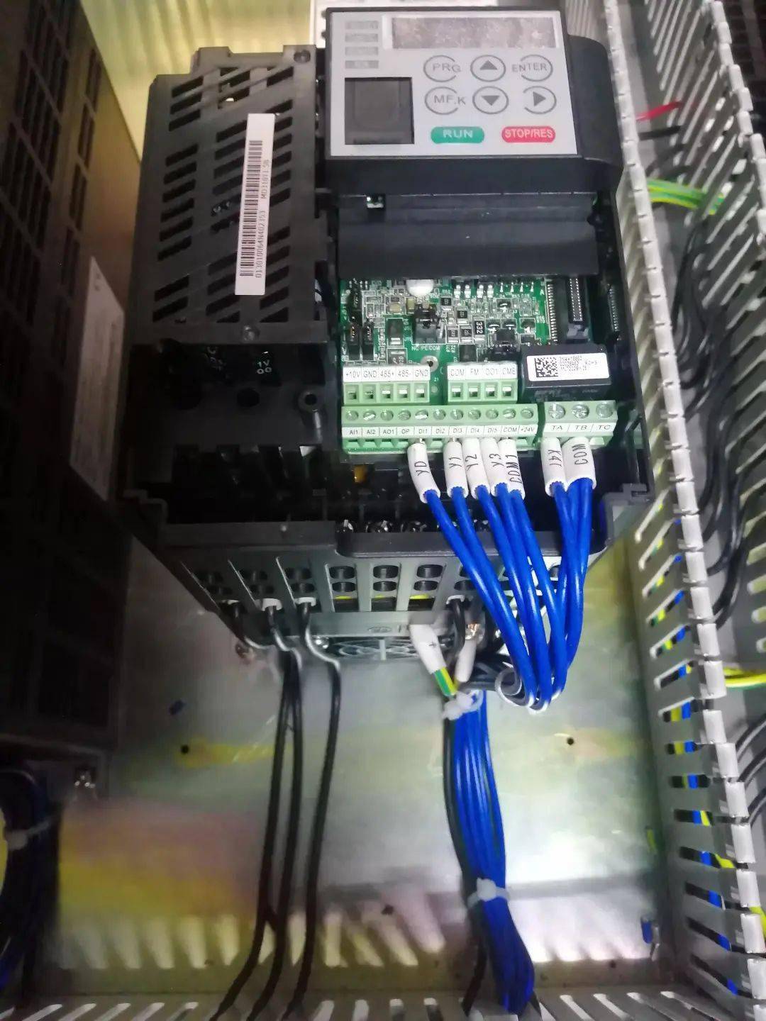 超实用变频器电气控制柜安装步骤