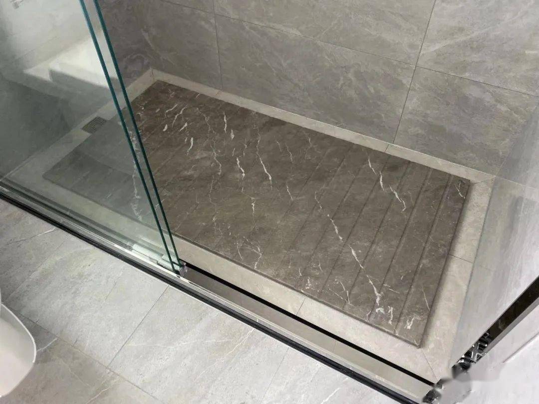 淋浴间大理石拉槽这么设计,排水快20倍!