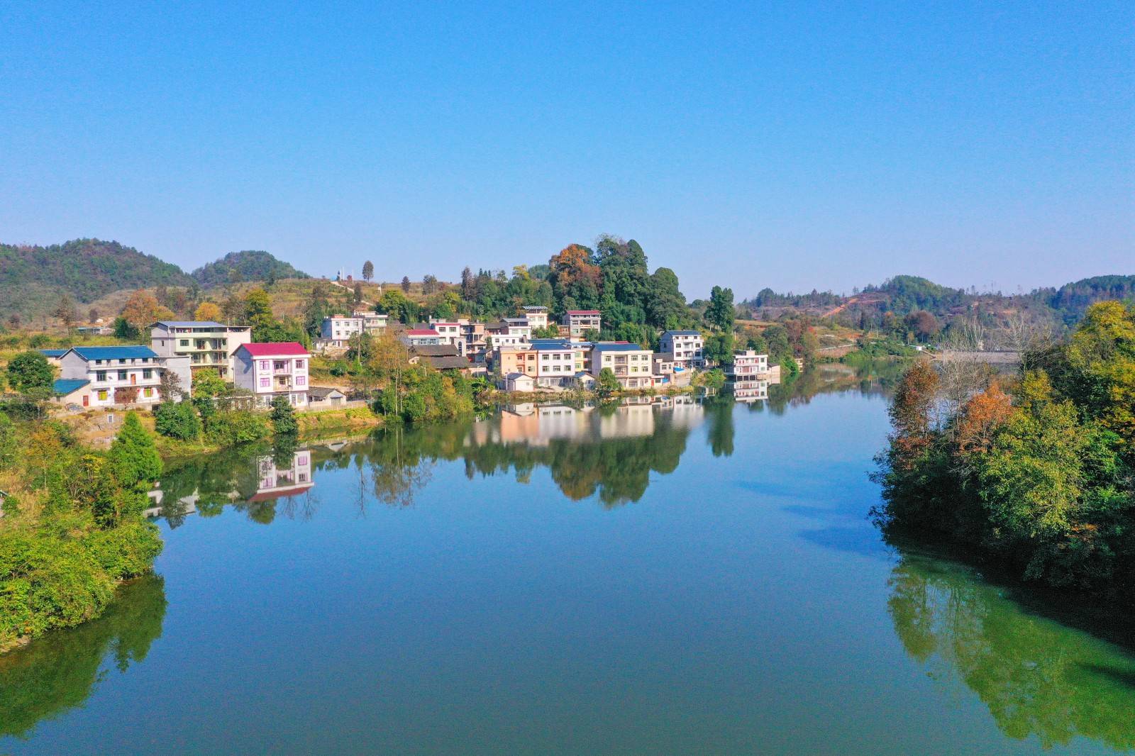 岑巩:青山绿水美如画_水库_坪村_吴春橙