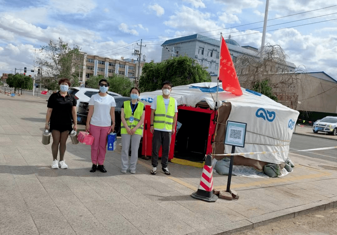 满载大爱情怀东苏旗的铿锵玫瑰们疫路送温暖