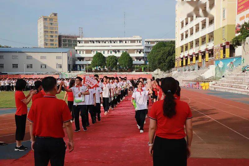 扬帆起航为梦护航一宁明多个考点温情送考