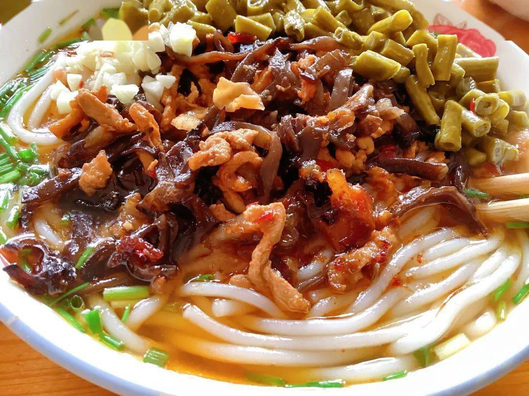 湘西人一天的元气从嗦碗木耳肉丝粉开始