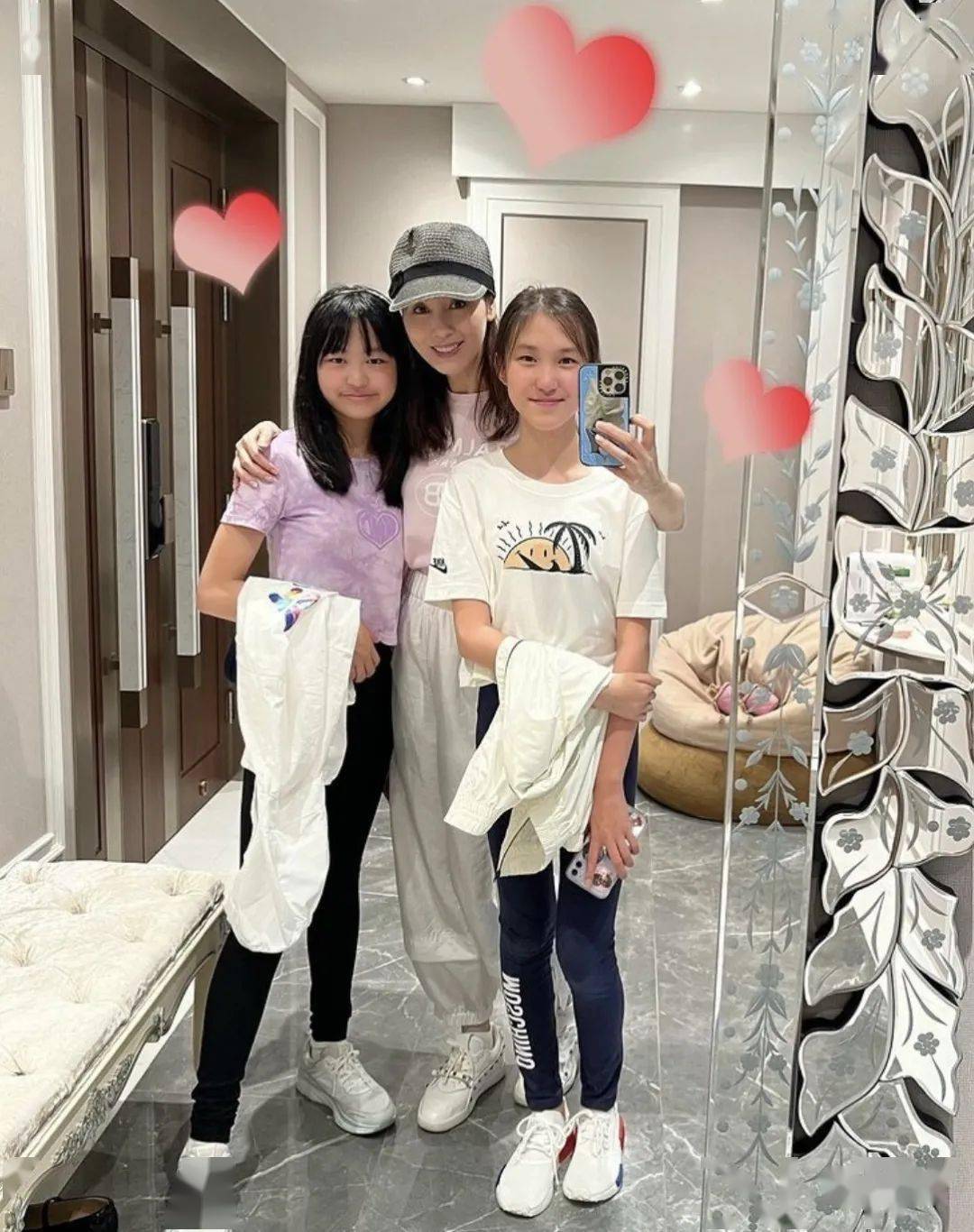 林文龙12岁女儿首次直播，以流利中英文聊天，郭可盈被问何时复出_搜狐网