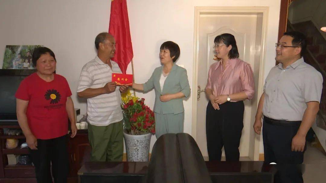 戴慧萍先后来到齐镇凉阁村,齐镇村,南寨村,分别