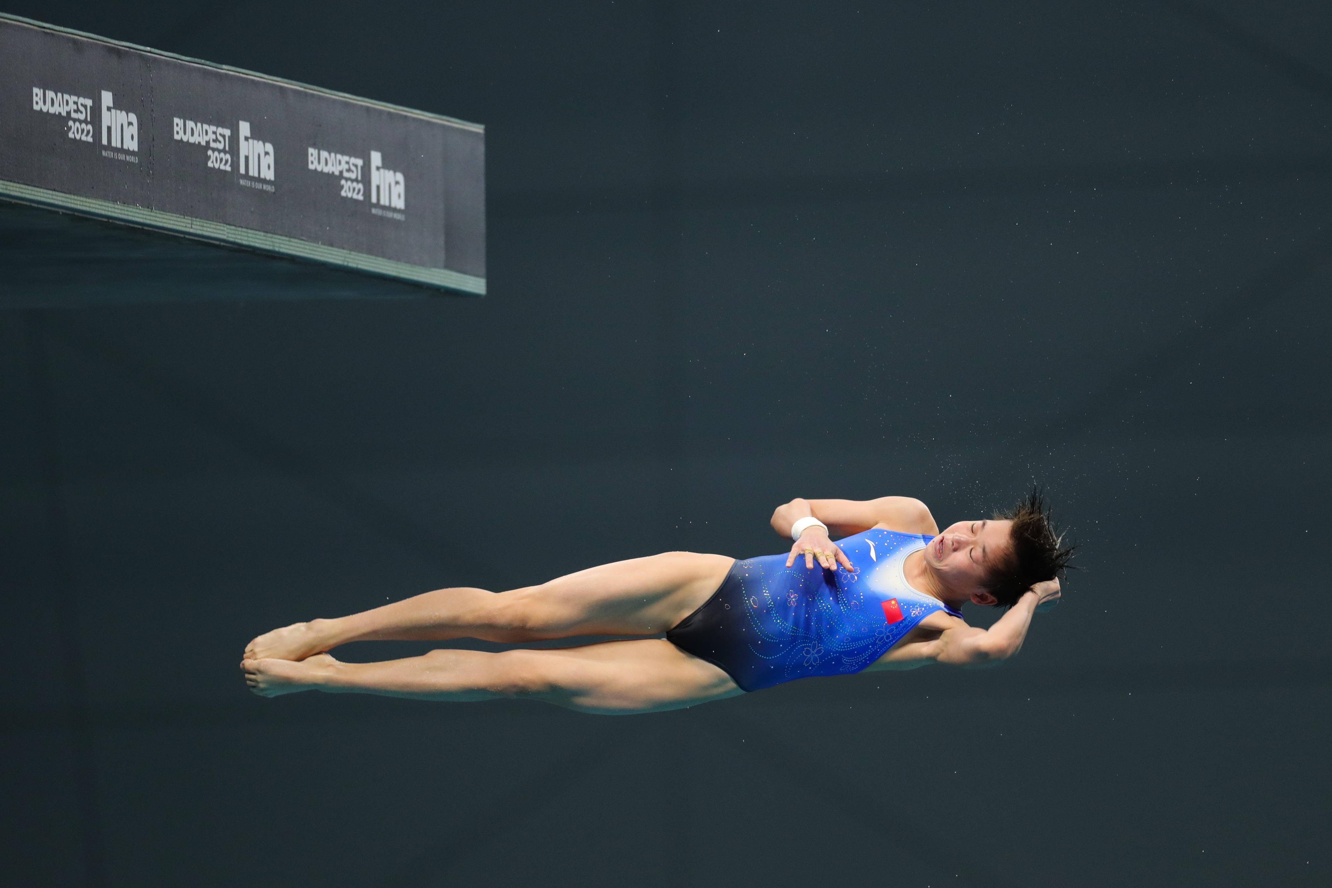 跳水——陈芋汐,全红婵晋级女子十米台半决赛_比赛_新华社_郑焕松