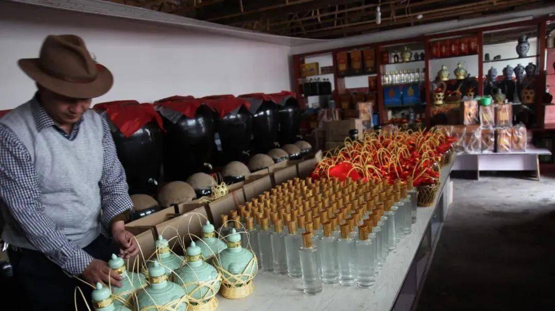 海晏县非物质文化遗产项目展播青稞酩馏酒酿造技艺