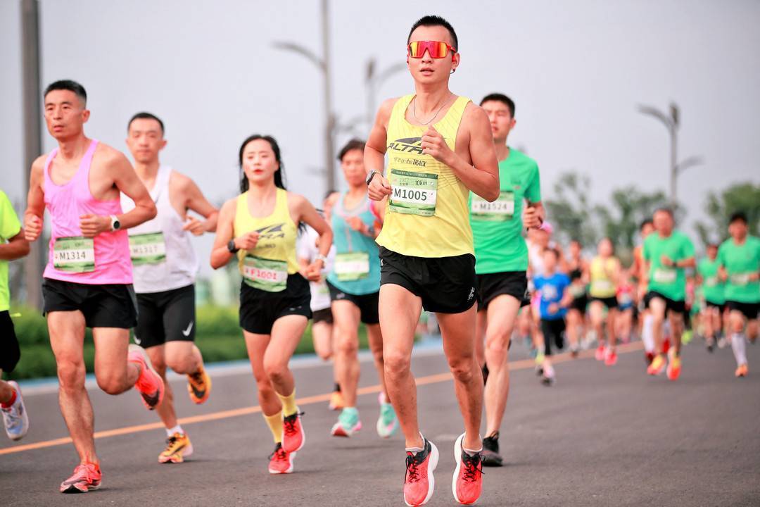 体育惠民东安湖公园开启首场跑步赛事