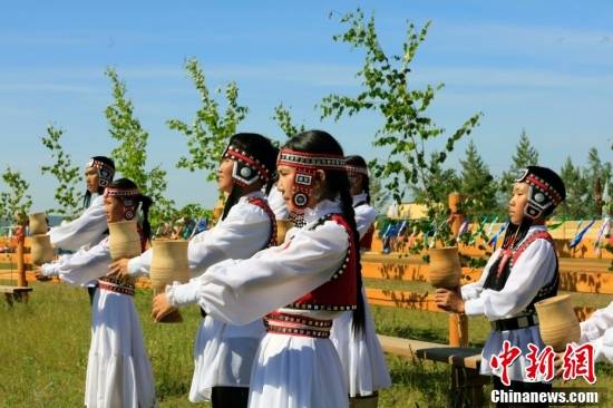 俄罗斯萨哈（雅库特）共和国庆祝“恩萨赫”节