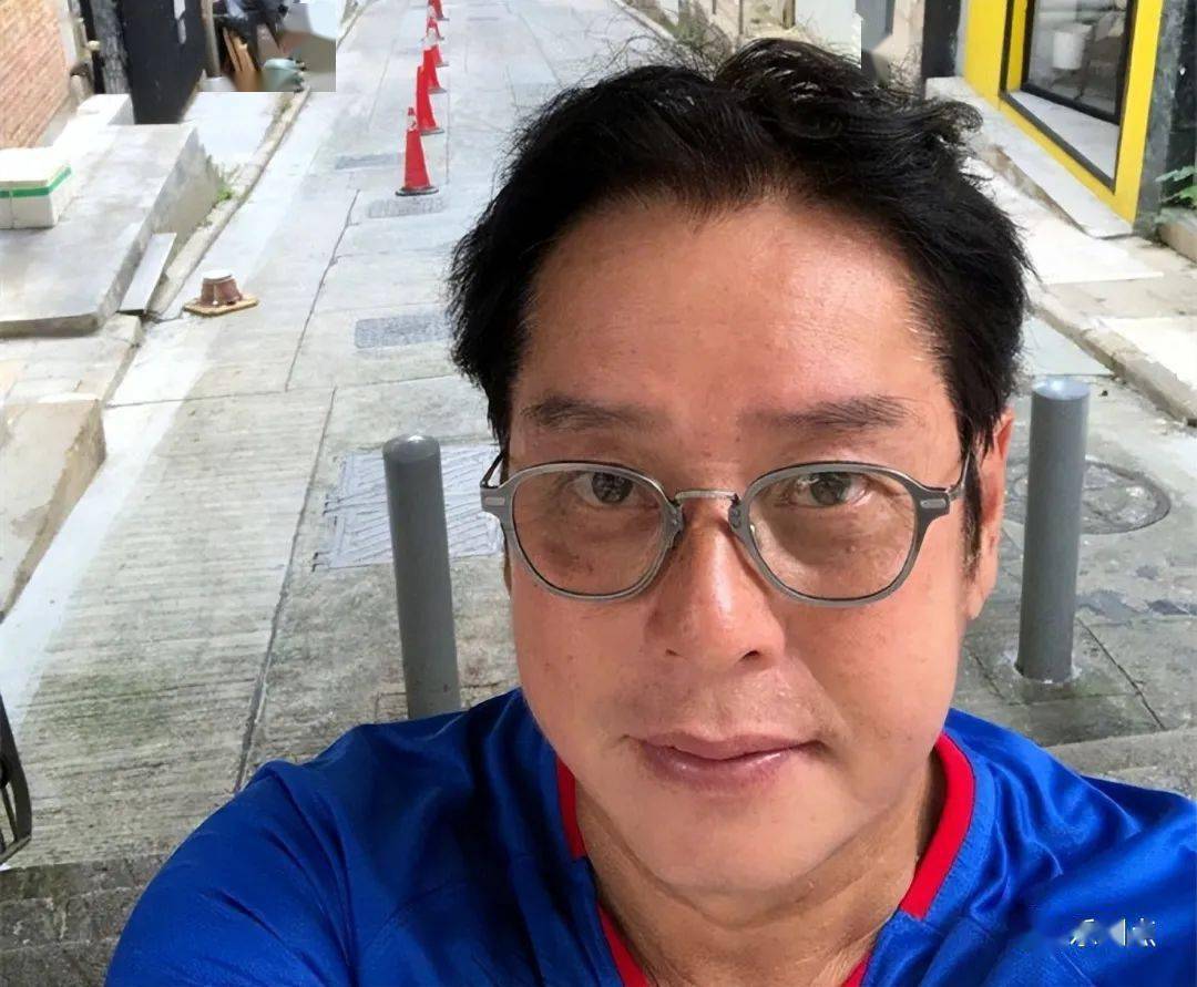 谭咏麟罕谈26岁儿子,承认想抱孙子!爱子长居国外恋上外籍美女_谭晓风_