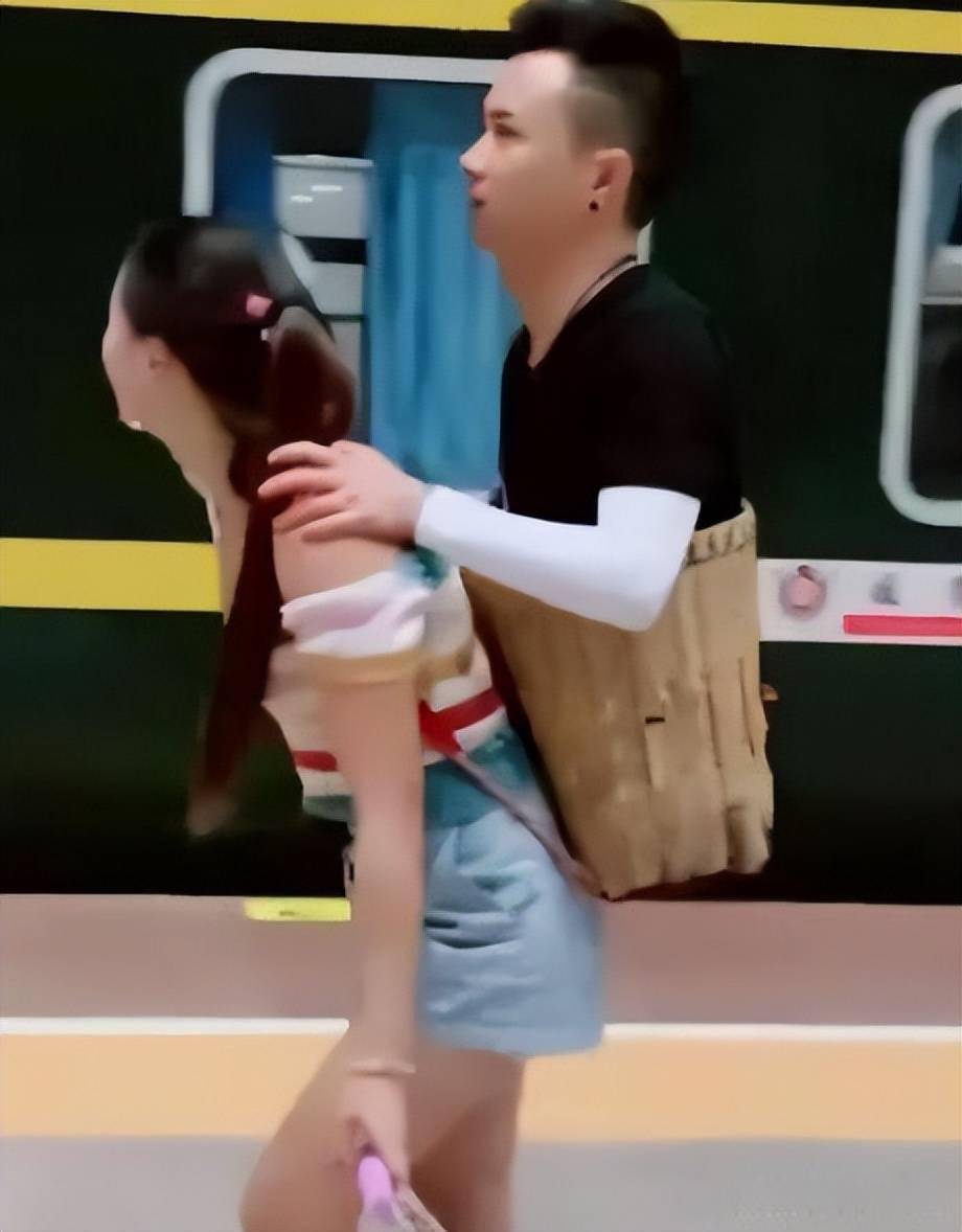 无腿丈夫劈腿女粉丝,独臂妻子如今怎样了_阿娇_小波_视频