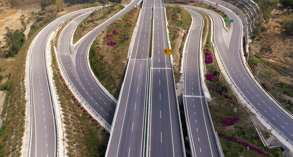 云南交投集团云凤高速公路全线并网通车