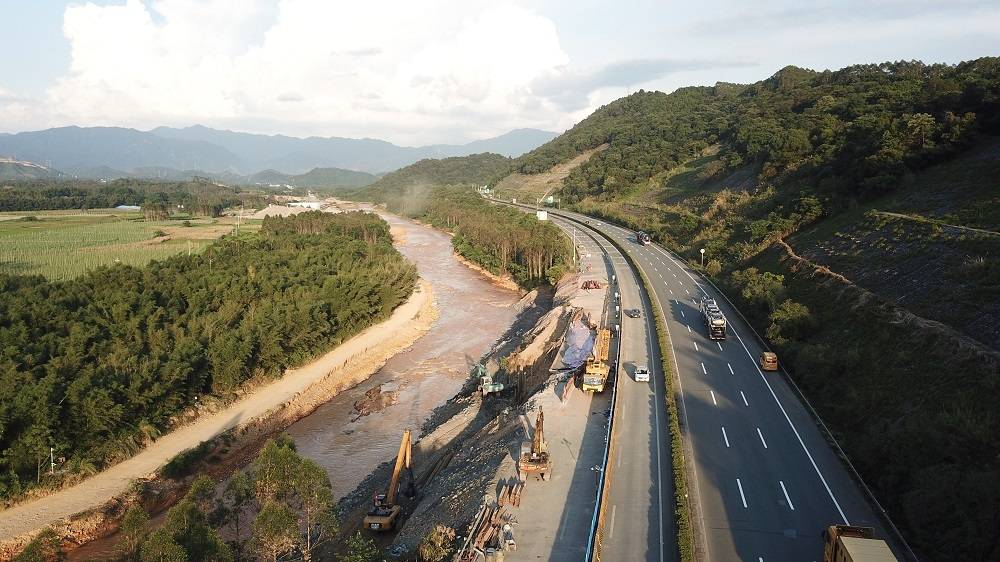 广韶高速路面沉陷路段恢复通行