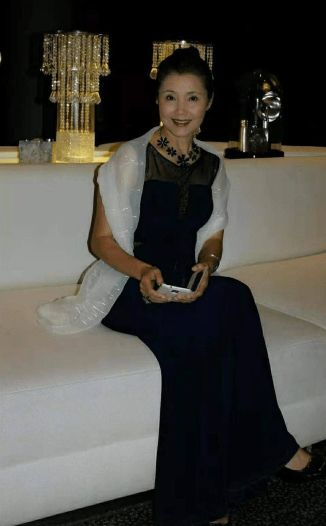 姜黎黎67岁容颜虽老但穿花减龄穿素端庄气质好怎么看都漂亮