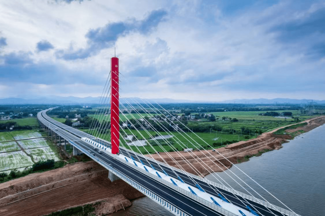 今天通车合肥至皖南缩短40分钟车程