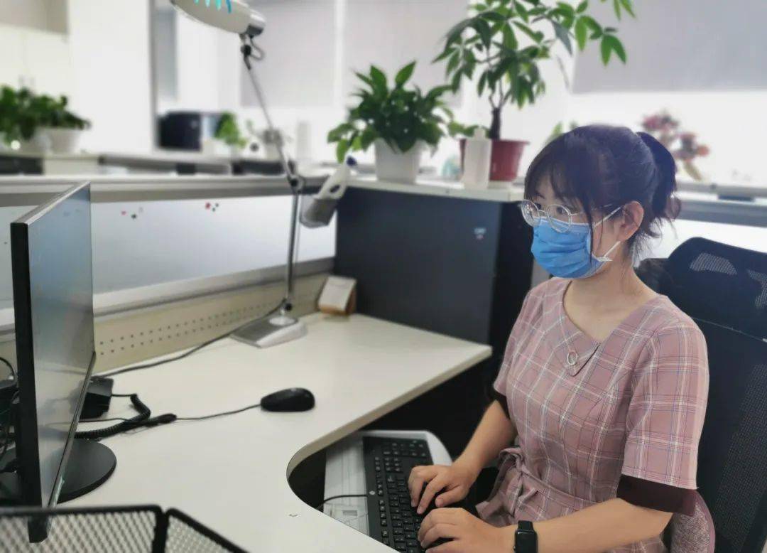 出生于1988年的王春萌是一个普通的"85后",2015年毕业时,面对多元的