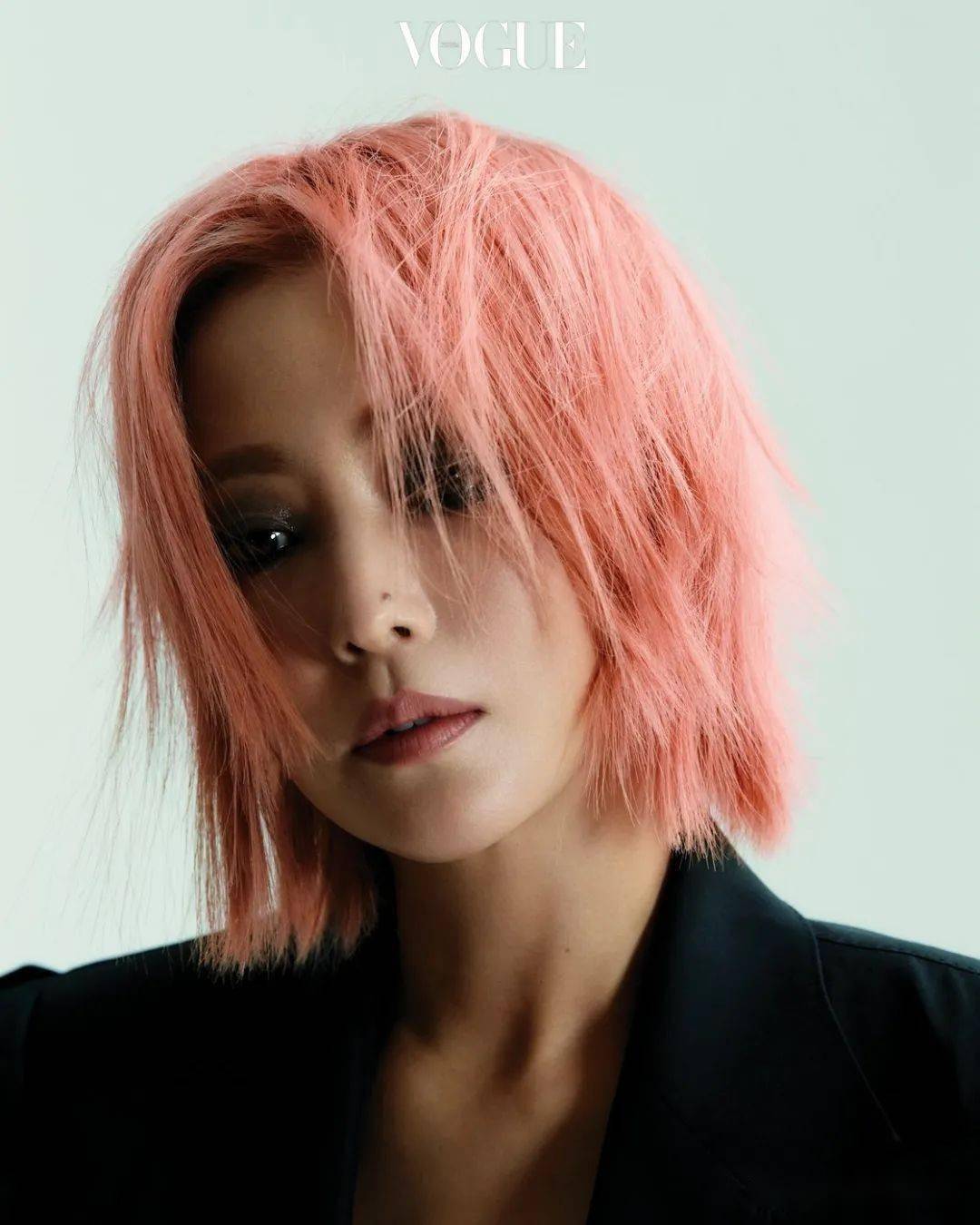 韩国女星金喜善allure杂志封面大片女王气场强大