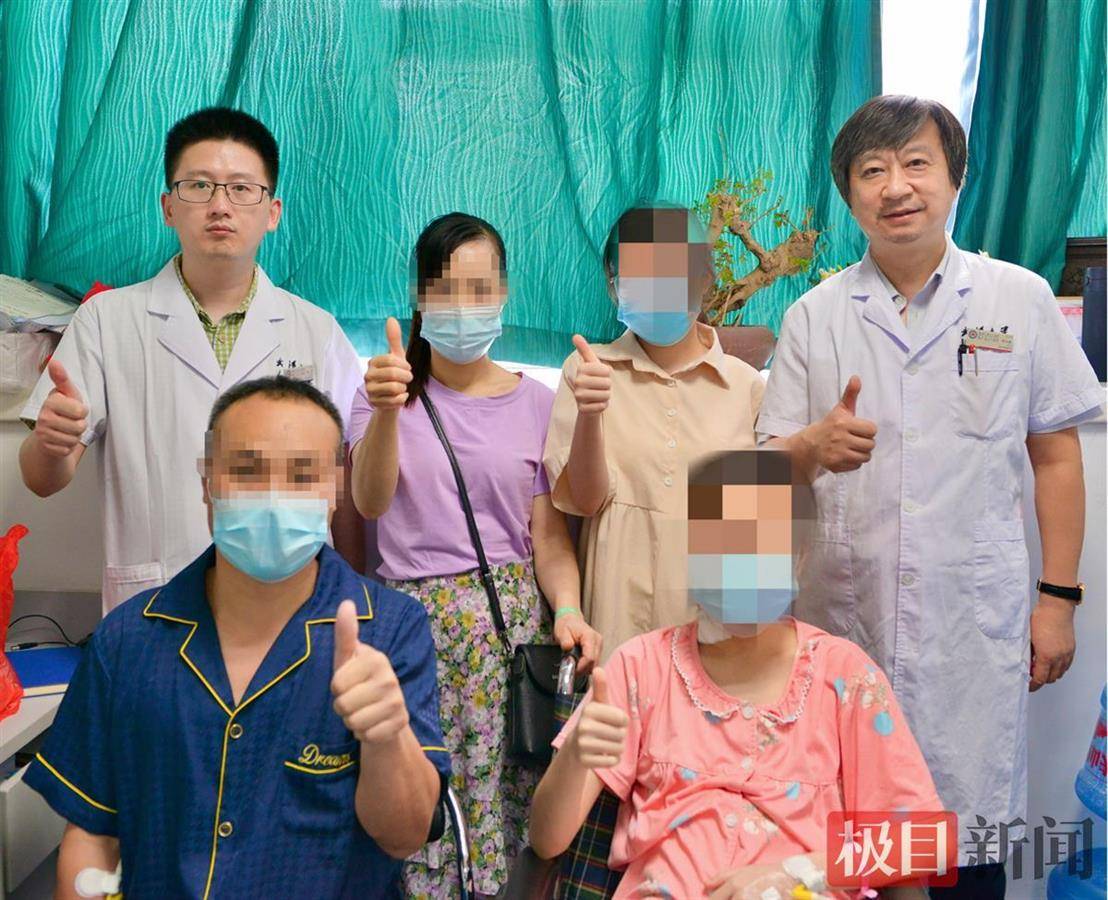 18岁双胞胎姐妹同患尿毒症，父母各捐出一个肾女儿周江桥胡女士 1650