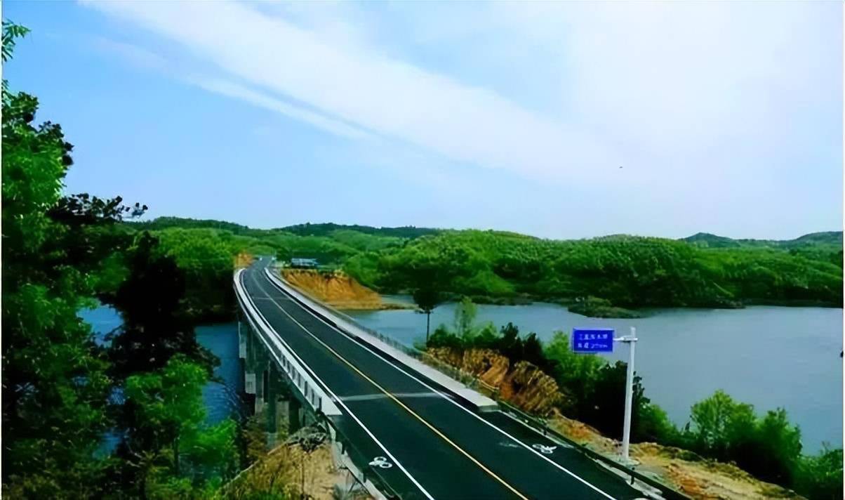 丹江最美公路入口图片