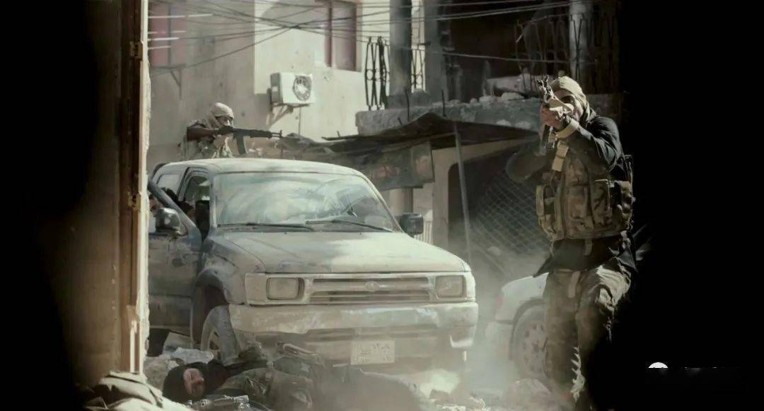 用步枪击落自杀式无人机美国影片血战摩苏尔评析上