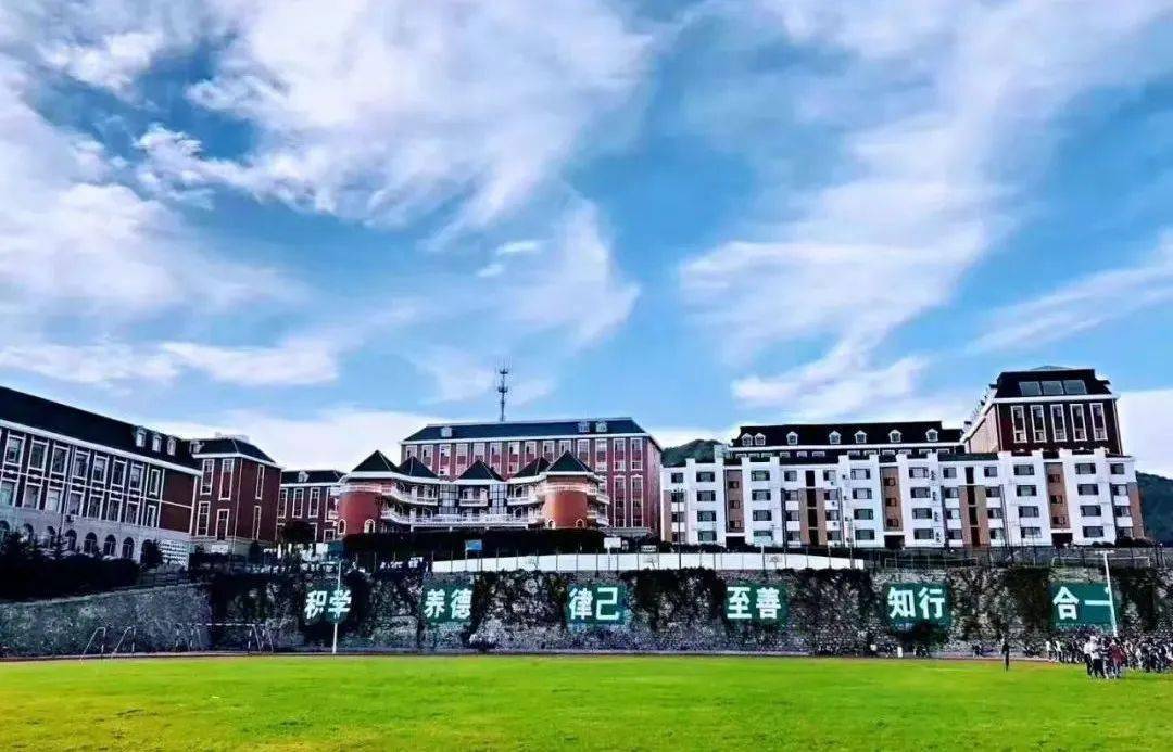 大连枫叶职业技术学院教师招聘