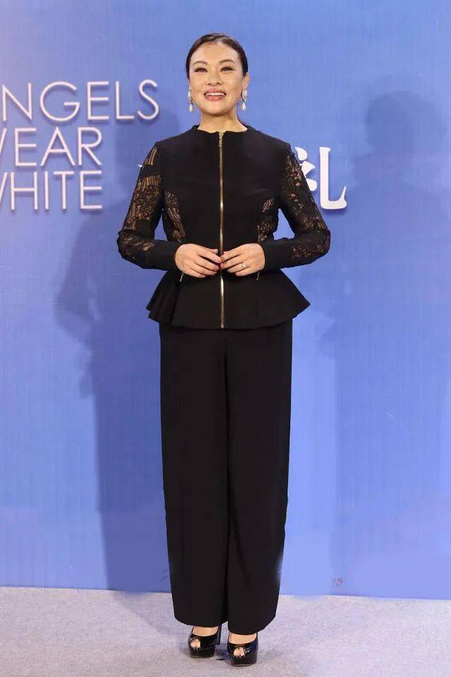 史可不愧是老一辈艺术家包裹严实亮相红毯不露半分却尽显高级感