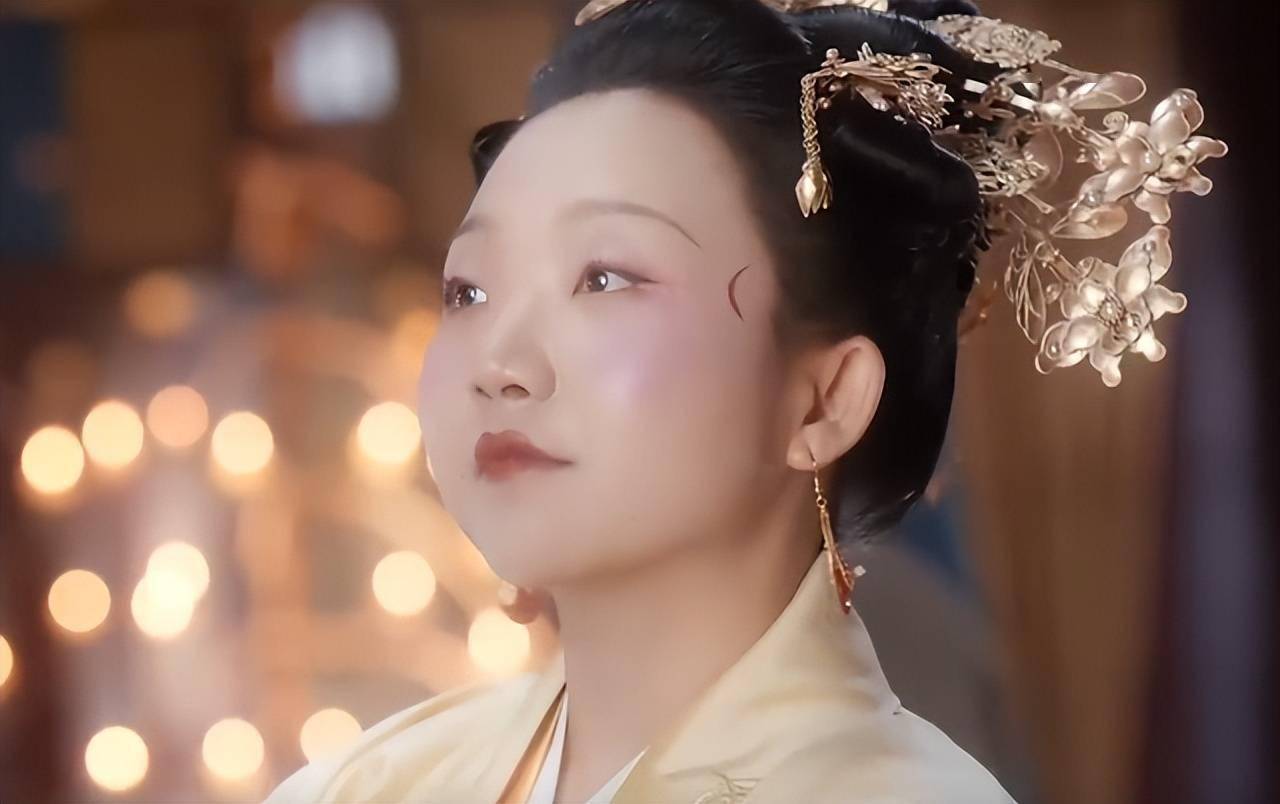 目洋子强大的搞笑功力,当上女主不易,却被奇葩造型拖累_刘金凤_剧中