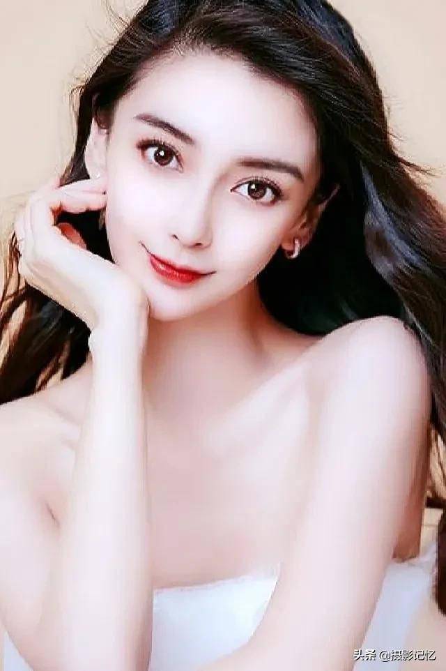 杨颖面如芙蓉眉如柳