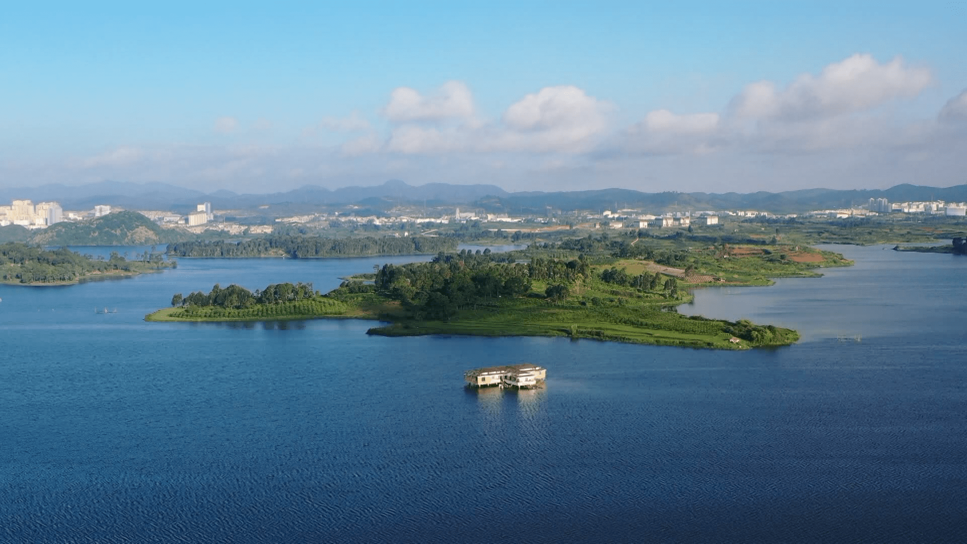 逐梦绿美好在文山丨砚山听湖水库绘湖美水清新画卷