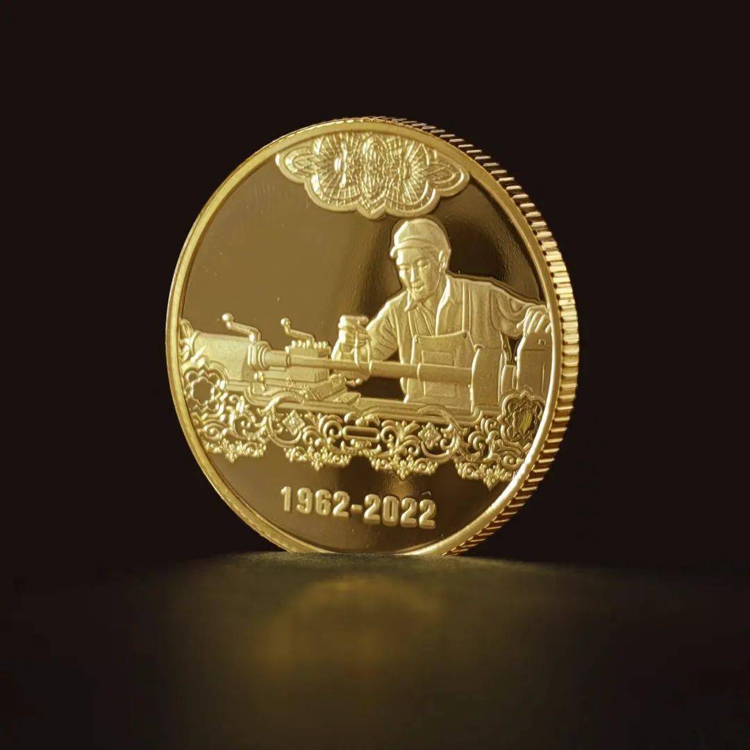 开始预约第三套人民币发行60周年纪念章公告发行