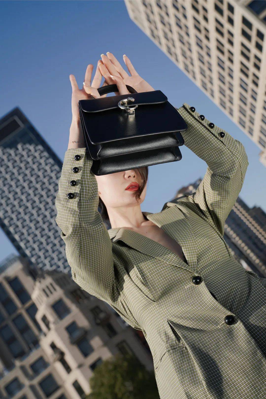 必备技能手把手教你拍照时摆出自然又高级的pose