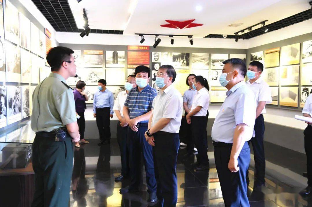 省委党史研究室主任任宗哲一行在市委常委,组织部长王宏兵,市委党史