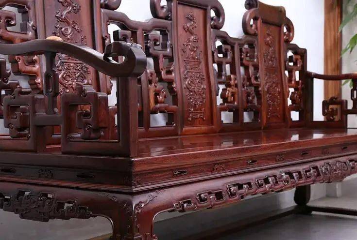 在不同国家和地区称谓有差异,如在日本,中国台湾等地就将交趾黄檀和