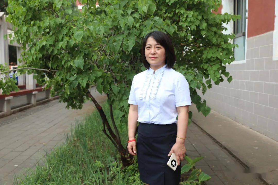 杨丽敏,女,毕业于赤峰学院汉语言文学系,现包钢九中语文教师.