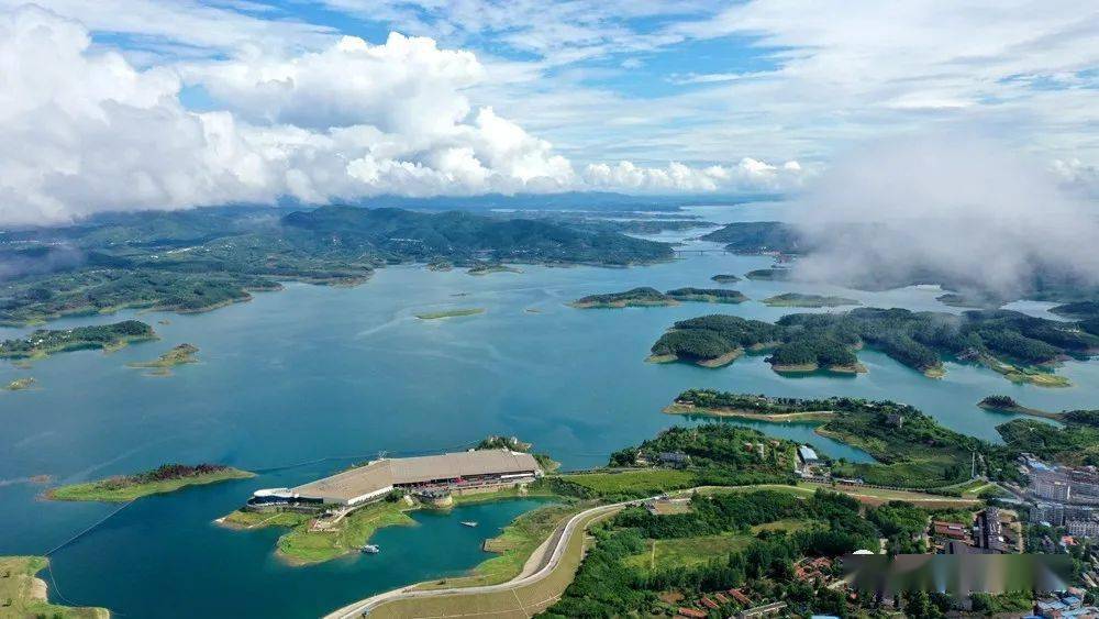 藍天白雲碧水丹江口_景美人_北流_秦楚