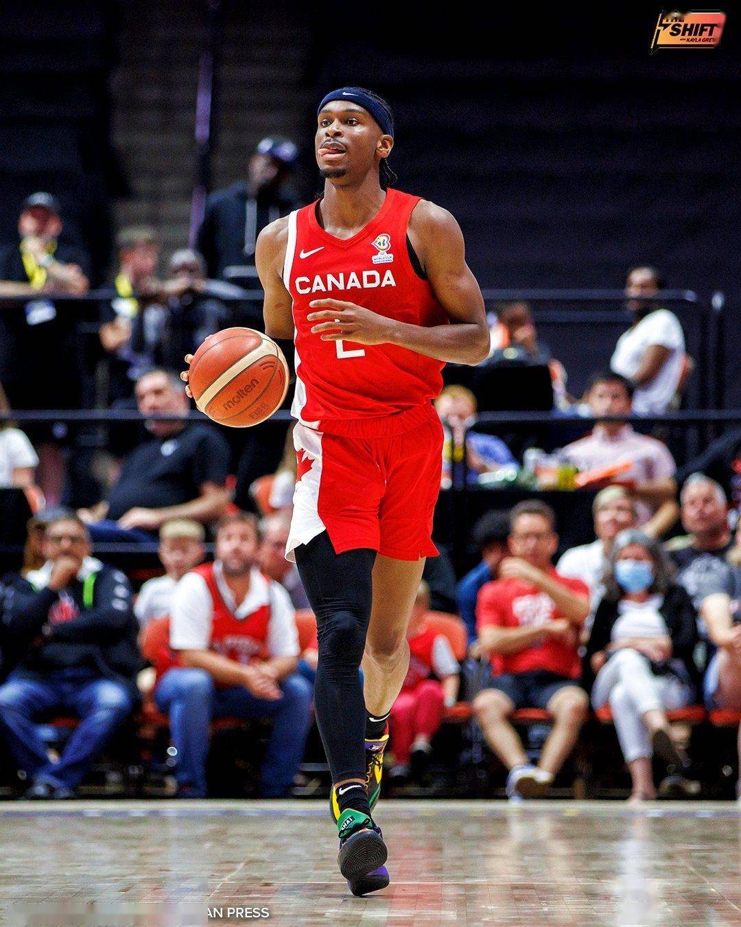 这支加拿大男篮也不是最强阵容,多尔特,威金斯,莱尔斯,巴雷特,约瑟夫