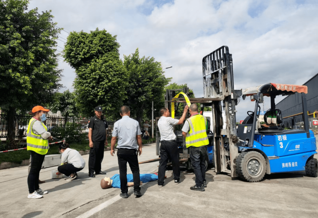 聚焦生产安全直击叉车应急救援演练现场