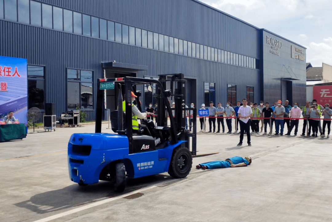 聚焦生产安全直击叉车应急救援演练现场