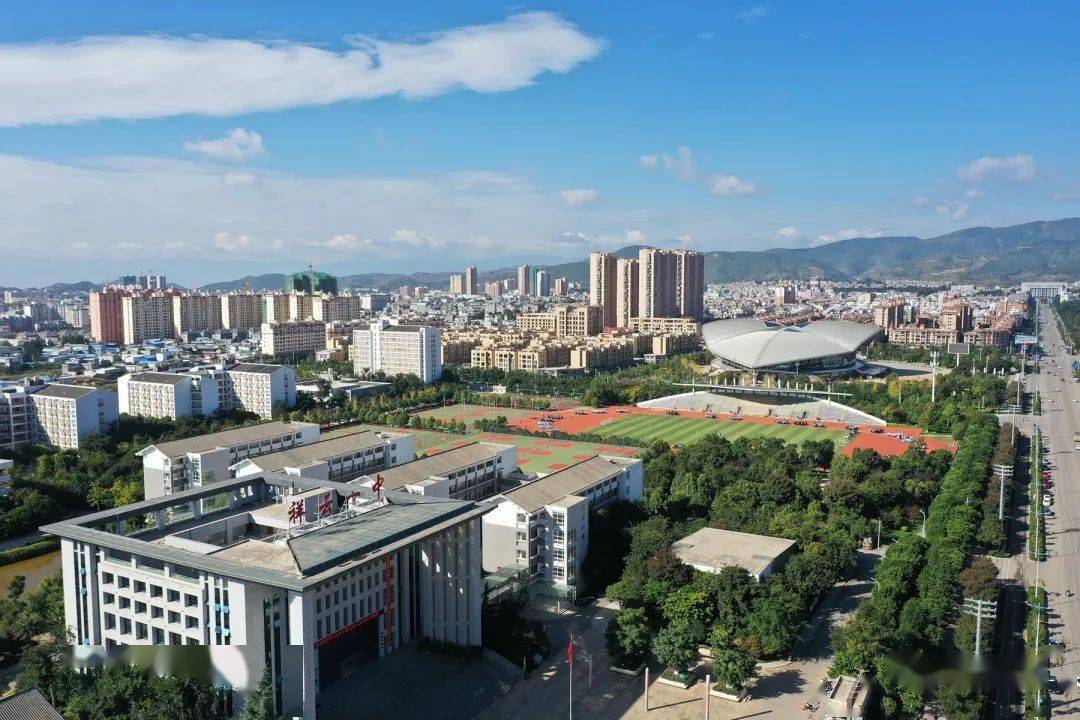 祥云一中申报晋升云南省一级二等普通高中通过州级评估