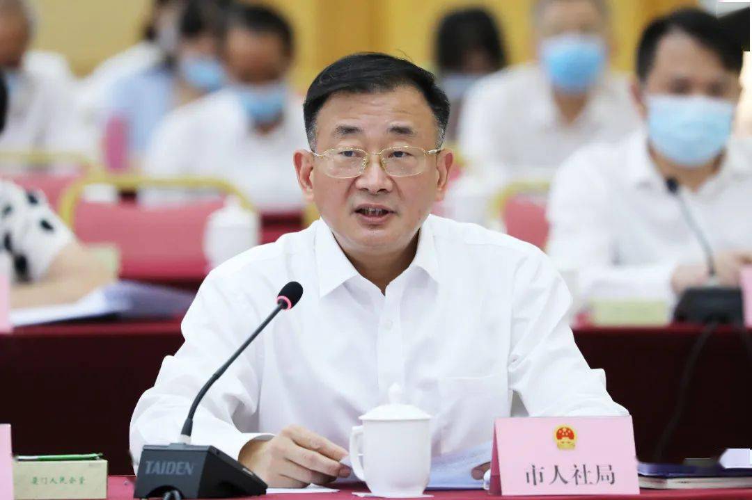 市人社局局长赖祖辉一是出台平台型劳动关系指导意见,二是建立平台