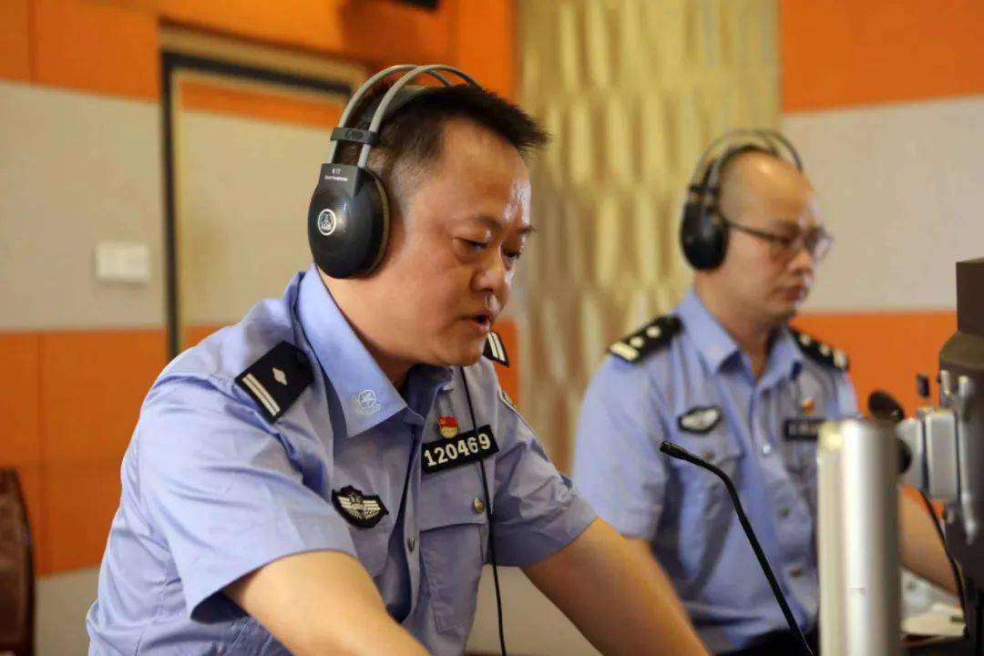 培治安支队副支队长江明刑侦支队副支队长罗资曦邀请益阳市公安局fm