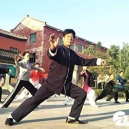 打太极拳能抻到“七条筋”,说明身体都打开了_手臂_腹股沟_视频