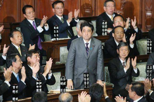 安倍晉三,這一生_安倍晉三中槍現場畫面_安倍政治生涯速覽:兩度拜相