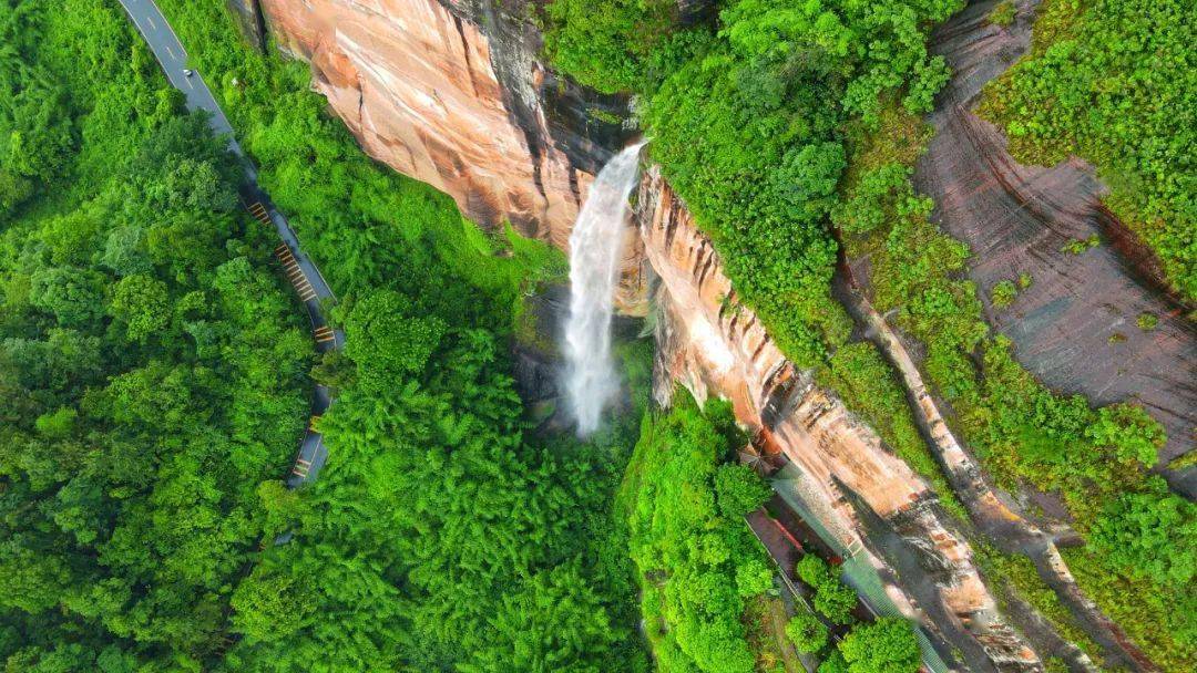 夏季的浪漫定是丹霞山马尾瀑布的美简直清凉又仙气