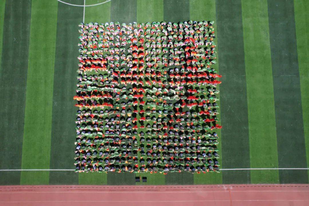 音德尔第一中学举行建校70年庆祝大会暨师生艺体展演_包菡_发展