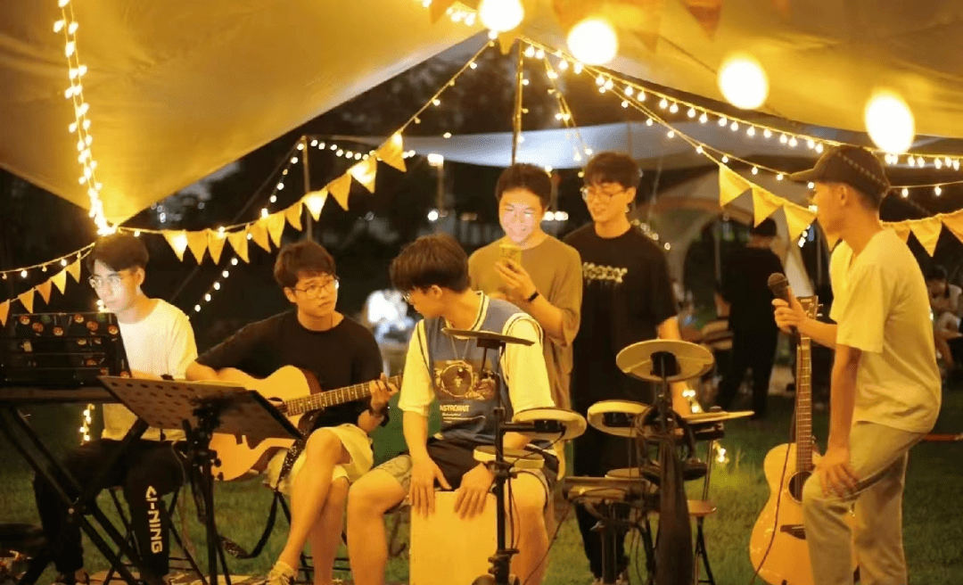 这里有 | 露营帐篷/乐队的夏天/露天影院/烟火美食/研学夏令营等趣野