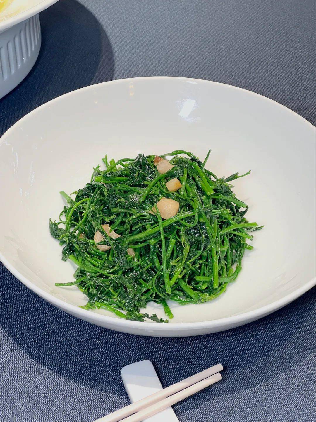 菌烩葱参鸡油菌海胆爆浆豆腐干椒红葱牛肝菌鹅油烧黄牛肝宜良干巴菌焗