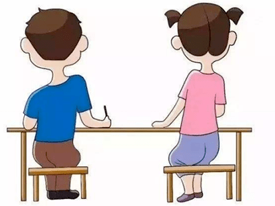 孩子高低肩,驼背,双下肢不等长,仁爱儿推专家说警惕脊柱侧弯_青少年_